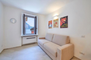 SISTERS' HOUSE Varenna